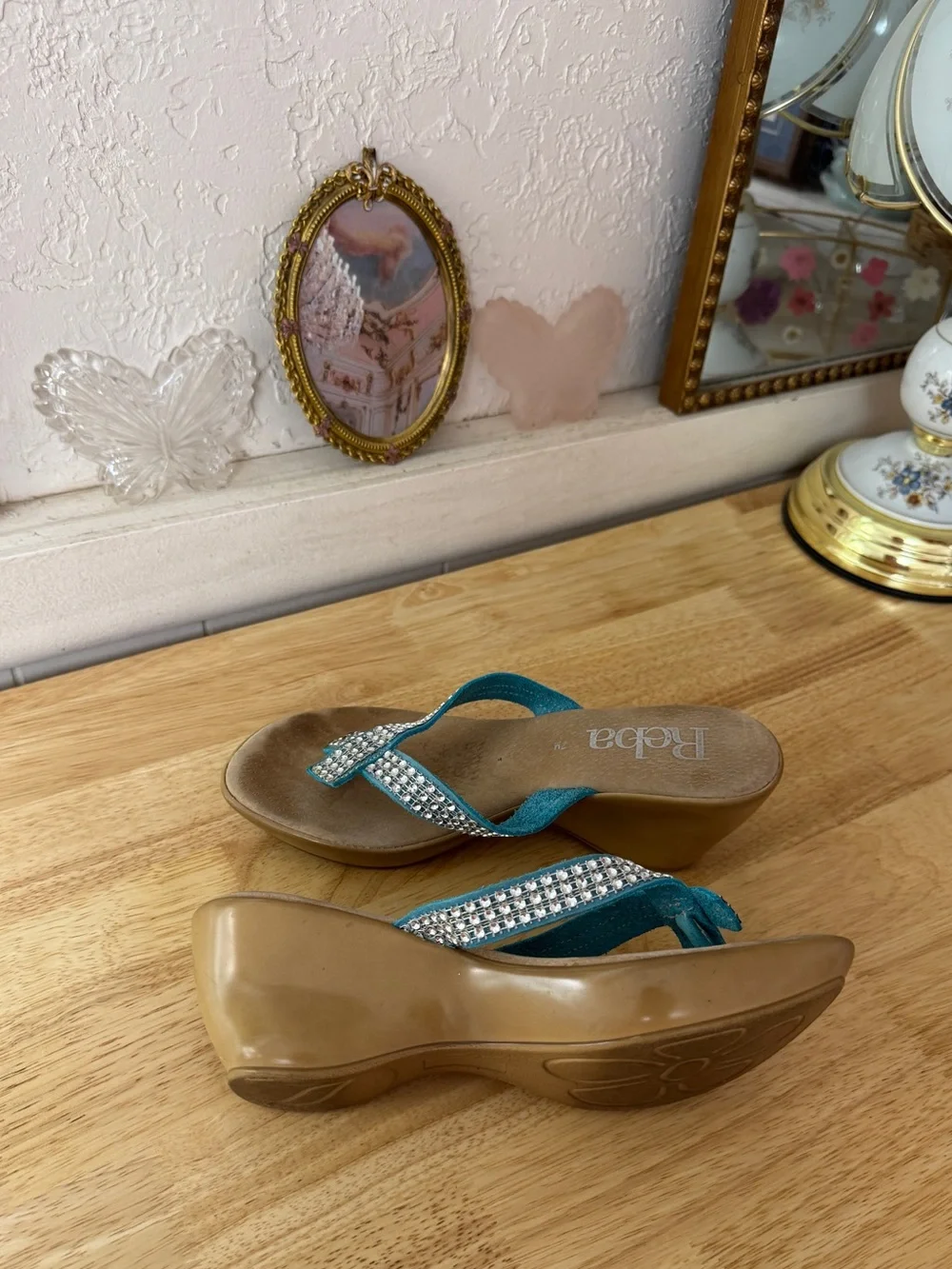 Cute Sparkly 2000’s Reba Y2K Turquoise Rhinestone Wedge Flip Flop Sandals Size 7